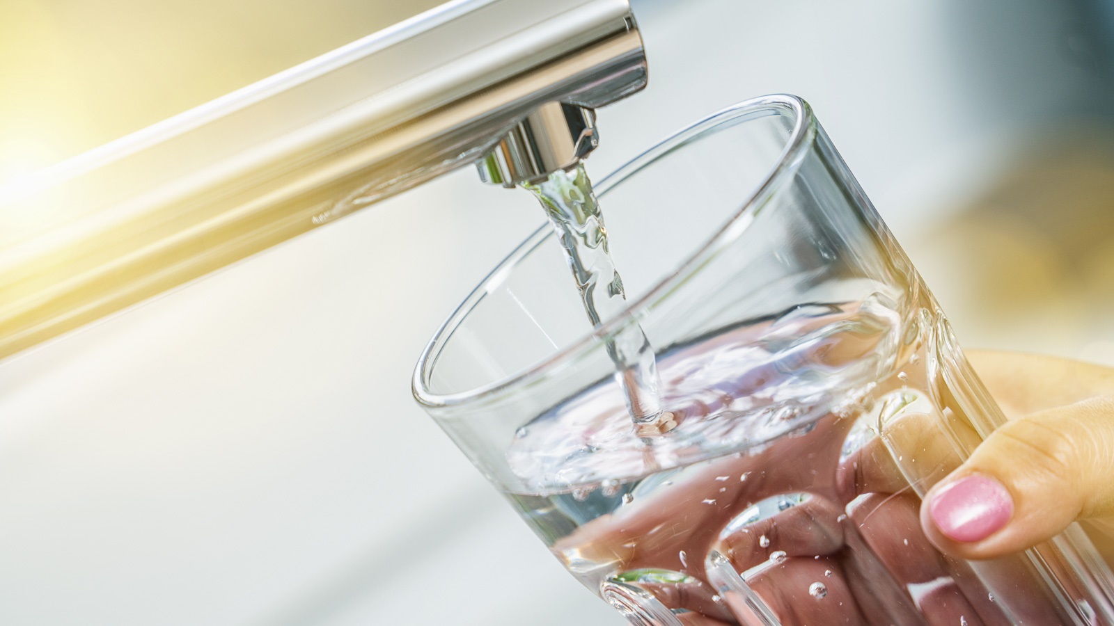 Filling a glass of water from faucet. (Image by r.classen/Shutterstock.)