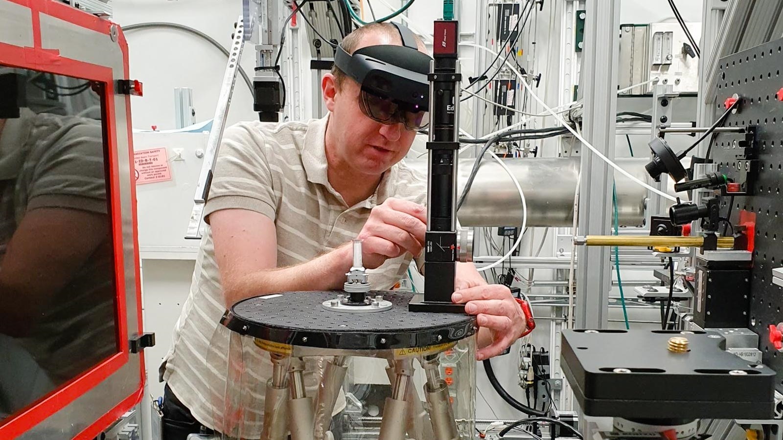 Photograph of scientist using technology. (Image by Uta Ruett, Argonne National Laboratory.)