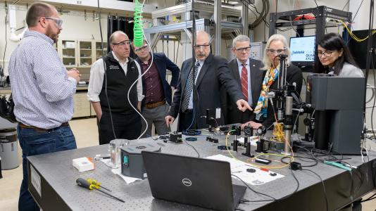 Department of Energy Under Secretary for Science Paul Dabbar and Argonne and UChicago scientists and leaders discuss quantum entanglement along Argonne’s quantum loop, a 52-mile fiber optic testbed for quantum communication in the Chicago suburbs. (Image by Argonne National Laboratory.)