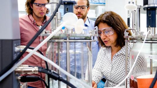 Meltem Urgun-Demirtas, right, a group leader at Argonne, along with the University of Michigan and Northwestern University will lead a bioenergy industry consortium with a workforce development component to develop new technologies. (Image by Argonne National Laboratory.)