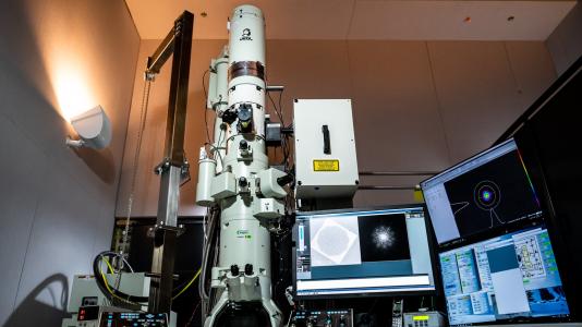 Photo of tall microscope. (Image by Argonne National Laboratory.)