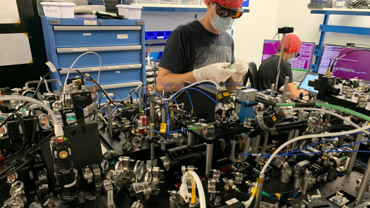 ColdQuanta’s Adam Friss and Woo Chang Chung work on Hilbert, the world’s first commercial cold-atom quantum computer. (Image by ColdQuanta.)