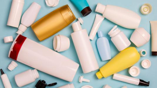 Array of plastic cosmetics containers. (Image by Shutterstock.)